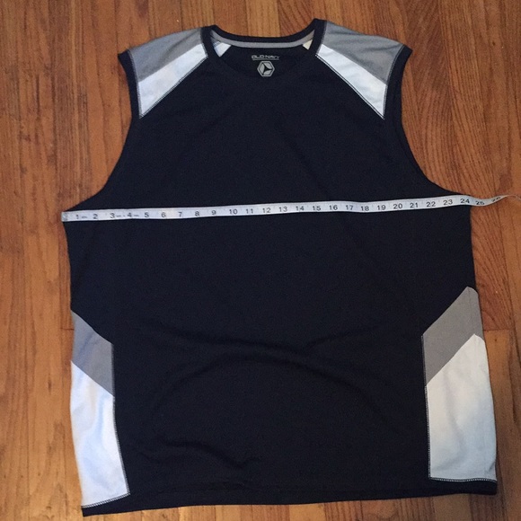 Men’s old navy workout tank top - Picture 6 of 8